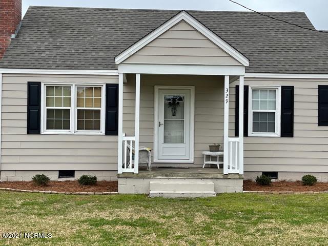 329 Gibbs Road New Bern, NC 28560 - Photo 2 of 23 IMG_8178