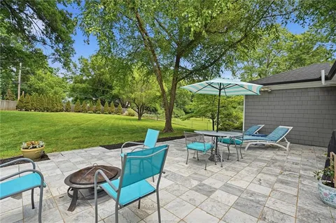 $425,000 | 1216 West 97th Street, Kansas City, MO 64114