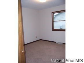 808 Diane Court Springfield, IL 62702 - Photo 4 of 9