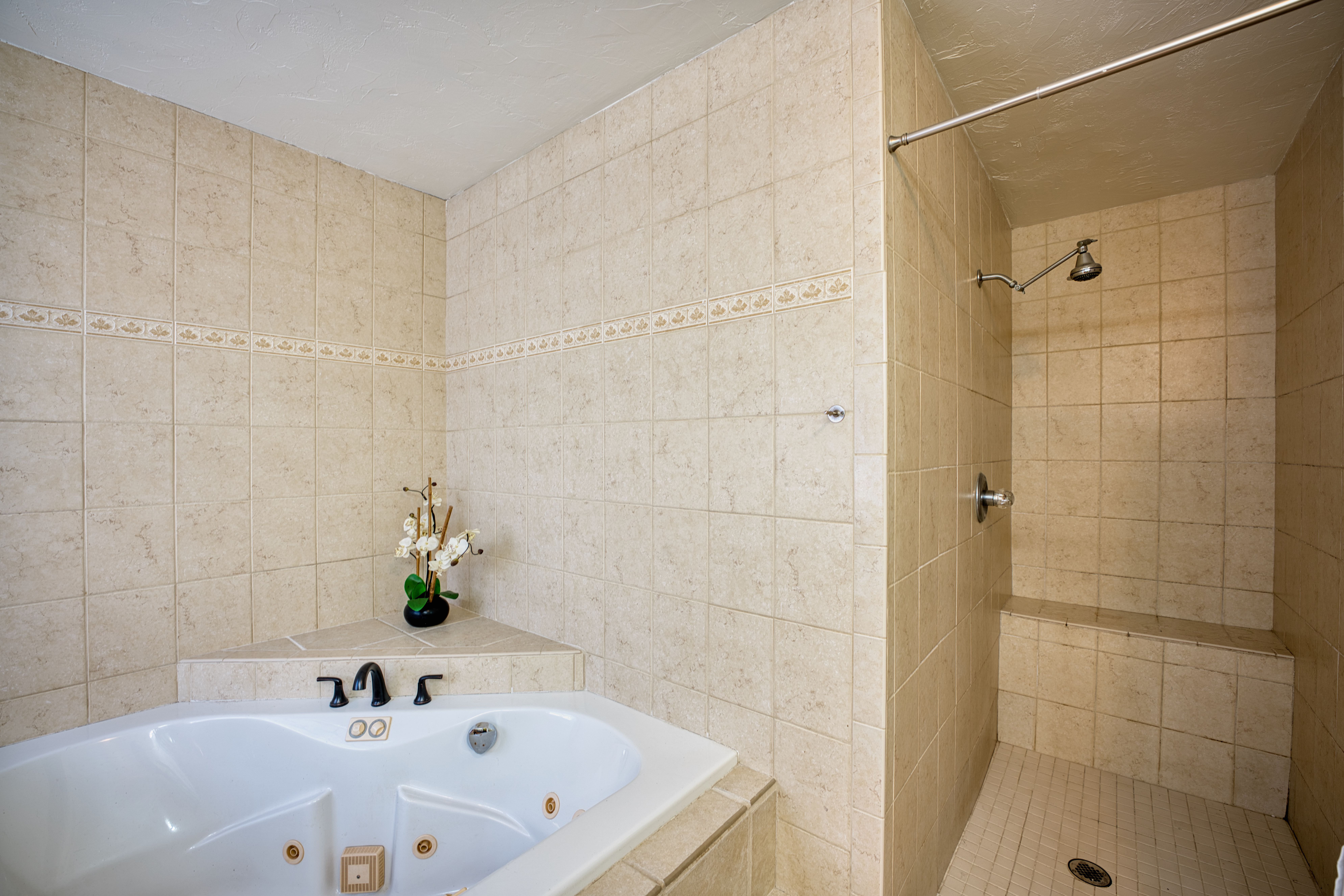 699 Kulaloa Road Hilo, HI 96720 - Photo 12 of 27 Gallery Image 12