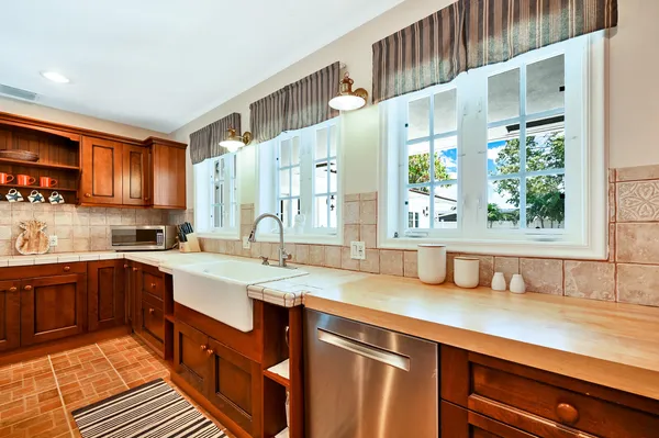 $5,900 | 904 Southeast 12th Street, Deerfield Beach, FL 33441