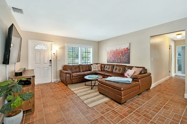 $5,900 | 904 Southeast 12th Street, Deerfield Beach, FL 33441