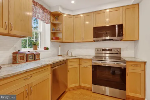 $435,000 | 3043 South Columbus Street, Unit B1, Arlington, VA 22206