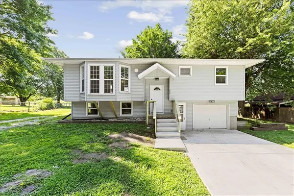$350,000 | 206 East 12th Street, Lawson, MO 64062
