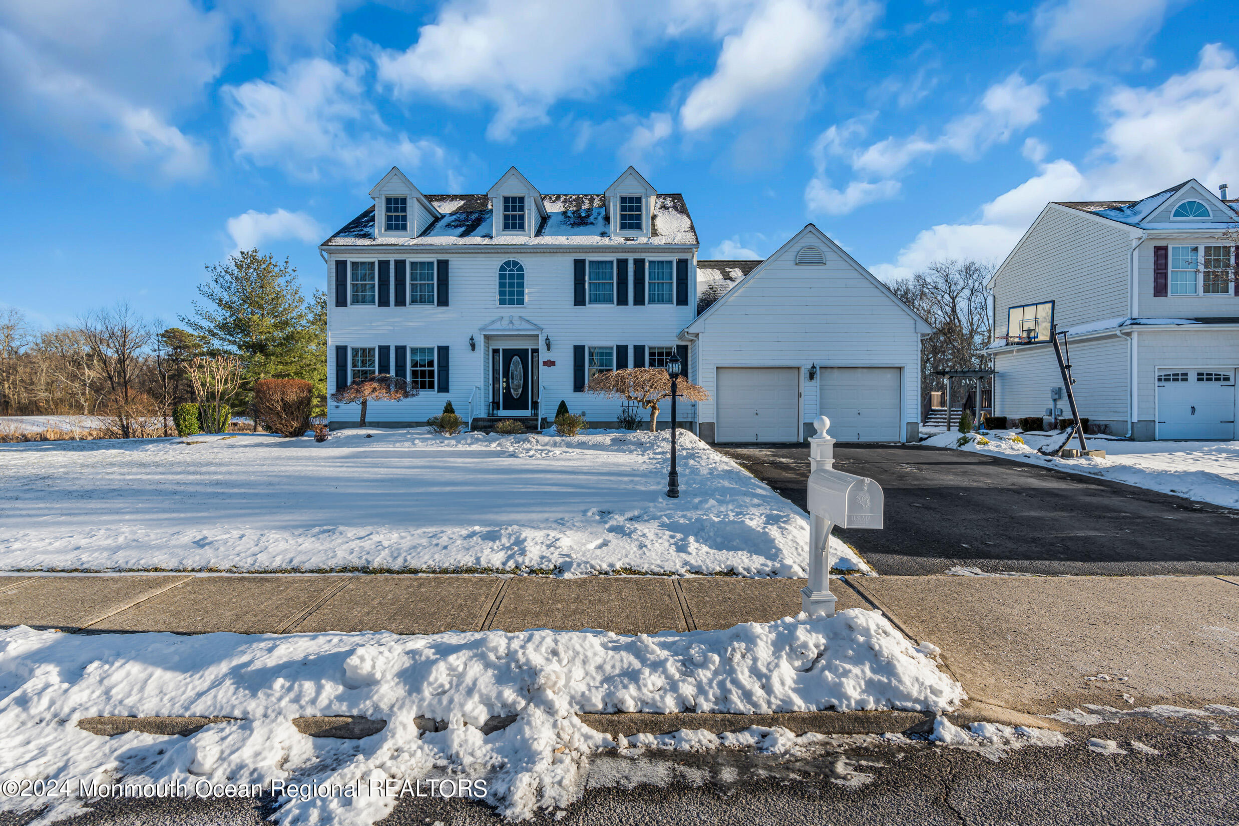 63 West Shenendoah Road Howell, NJ 07731 - Photo 4 of 107 3 (1)
