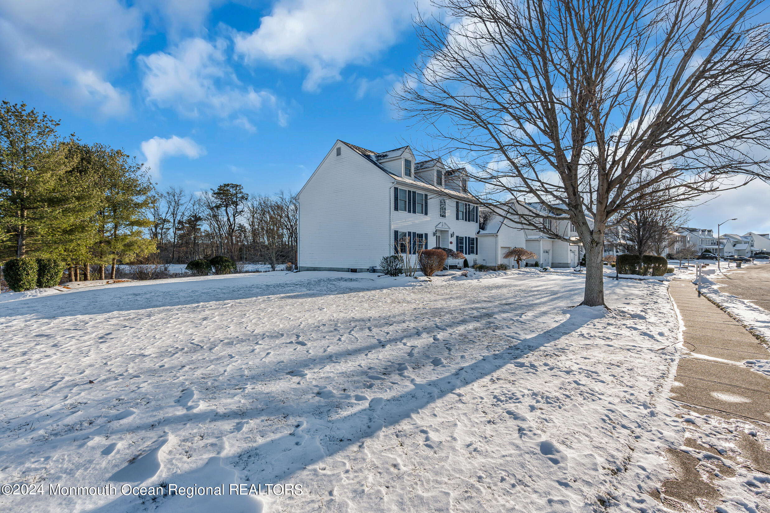 63 West Shenendoah Road Howell, NJ 07731 - Photo 6 of 107 3 (4)