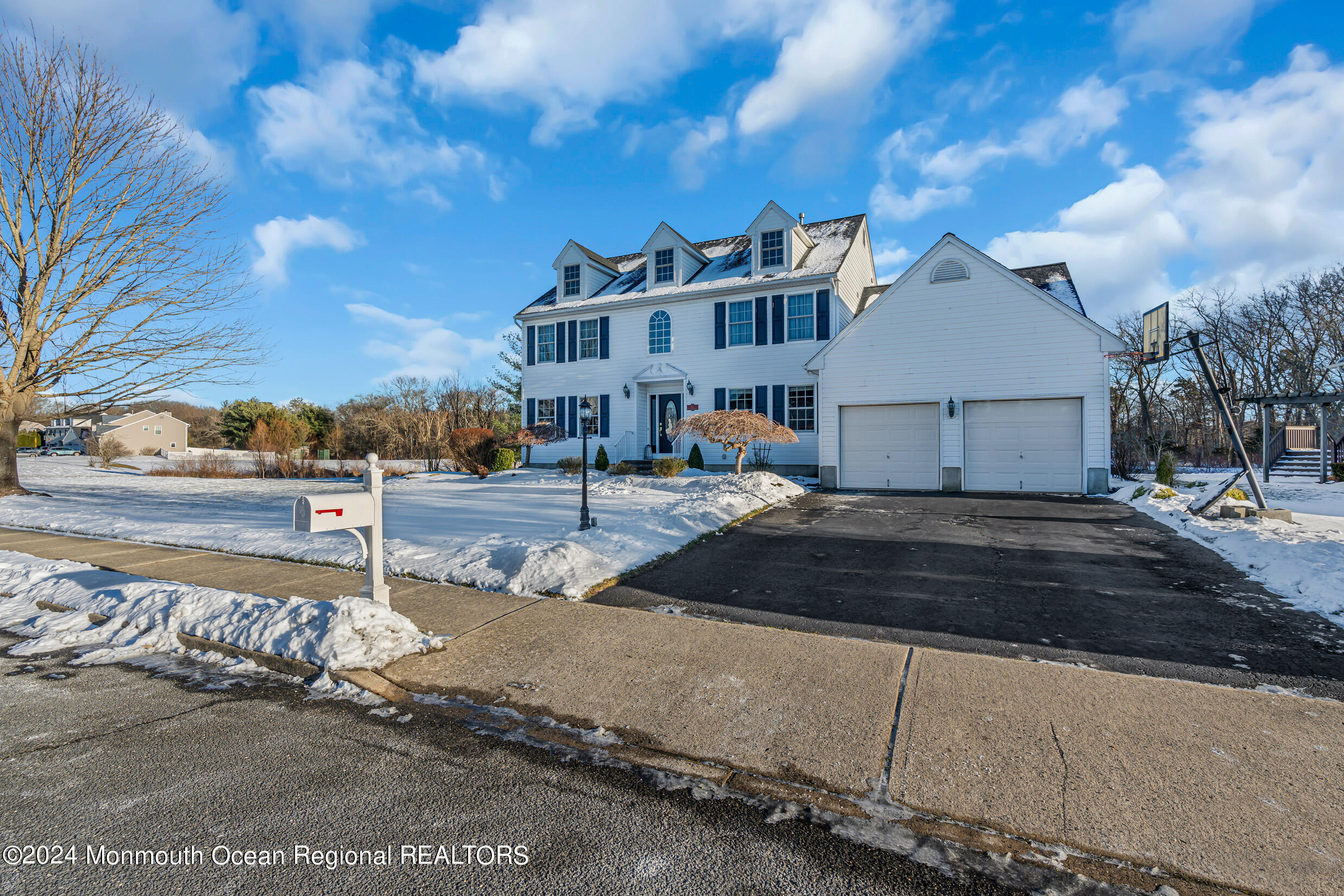 63 West Shenendoah Road Howell, NJ 07731 - Photo 8 of 107 3 (7)