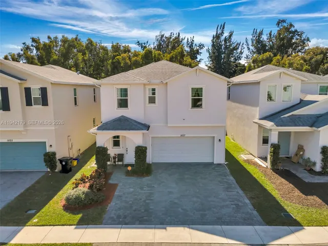 $4,500 | 1827 Lake Cove Drive, Lake Worth, FL 33460