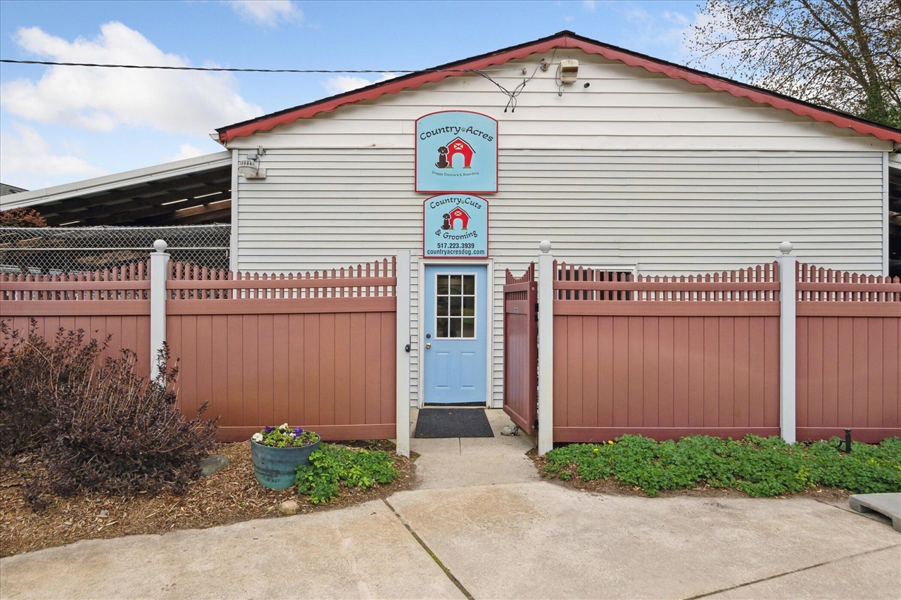 3650 Hogback Road Fowlerville, MI 48836 - Photo 8 of 99