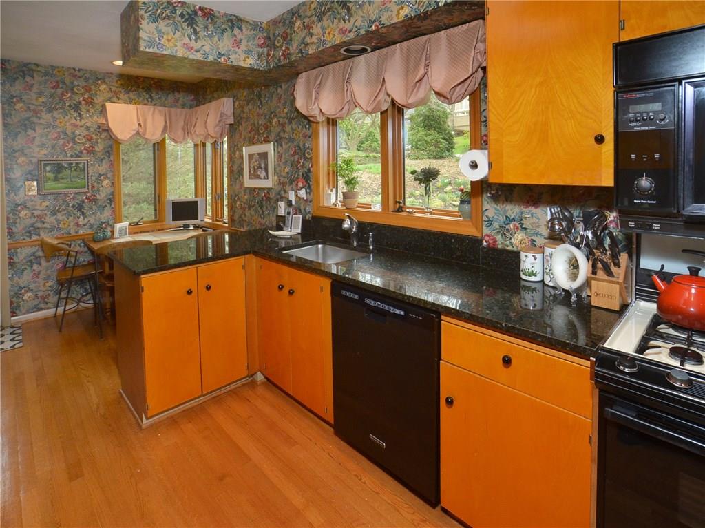 24 Holland Road Churchill, PA 15235 - Photo 2 of 25 Gallery Image 2