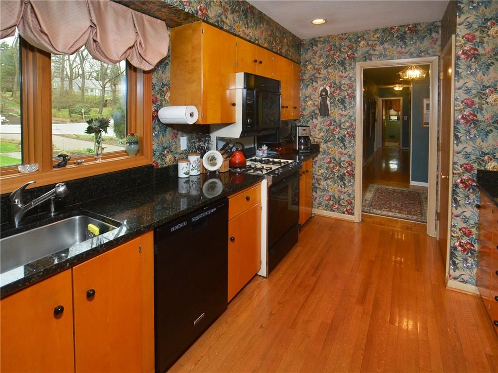 24 Holland Road Churchill, PA 15235 - Photo 3 of 25 Gallery Image 3