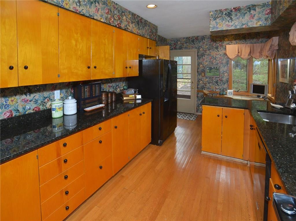 24 Holland Road Churchill, PA 15235 - Photo 5 of 25 Gallery Image 5