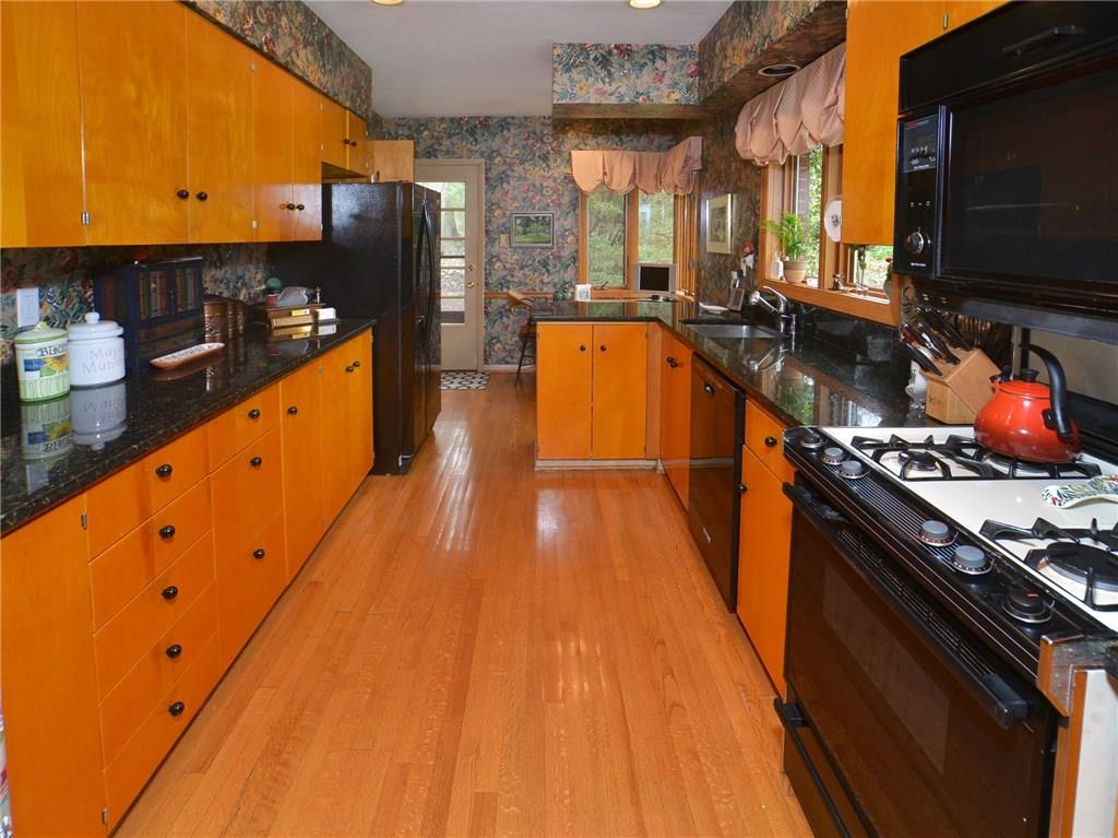 24 Holland Road Churchill, PA 15235 - Photo 7 of 25 Gallery Image 7