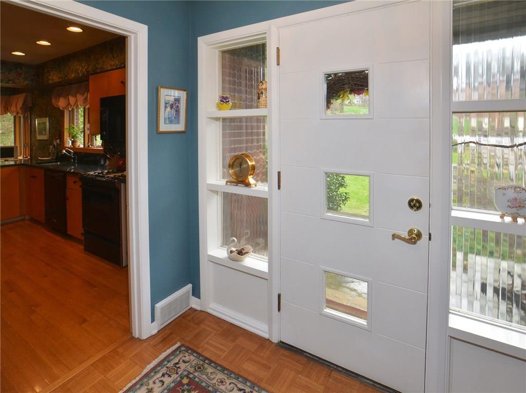 24 Holland Road Churchill, PA 15235 - Photo 10 of 25 Gallery Image 10