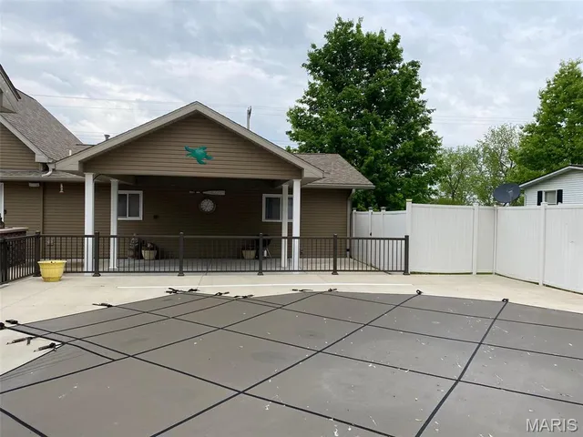$237,500 | 506 East Bertolino Avenue, Nokomis, IL 62075