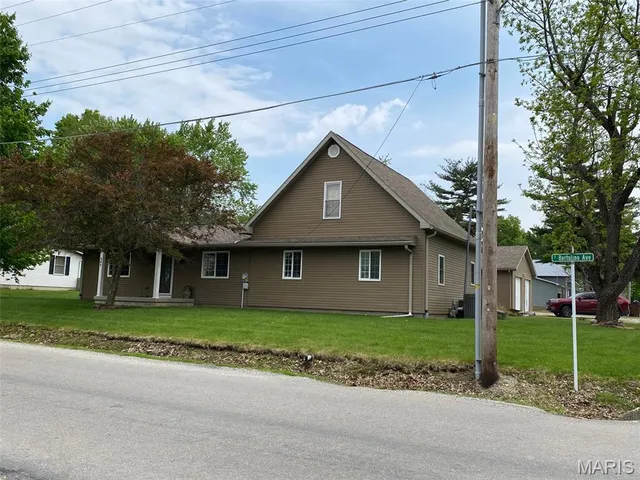 $237,500 | 506 East Bertolino Avenue, Nokomis, IL 62075