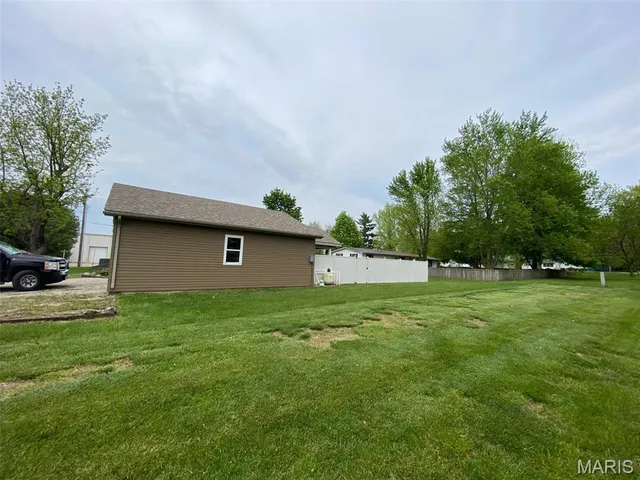 $237,500 | 506 East Bertolino Avenue, Nokomis, IL 62075