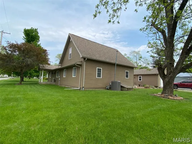 $237,500 | 506 East Bertolino Avenue, Nokomis, IL 62075