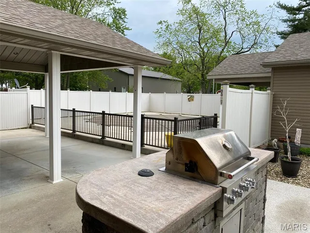 $237,500 | 506 East Bertolino Avenue, Nokomis, IL 62075