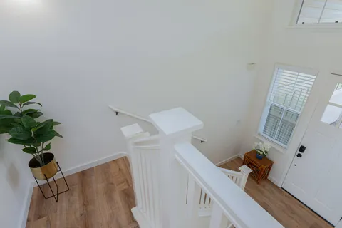 a view of entryway with livingroom