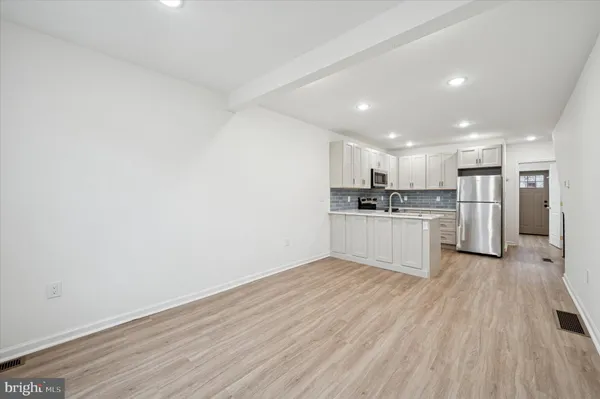 $1,990 | 2553 South Dewey Street, Unit 1, Philadelphia, PA 19142