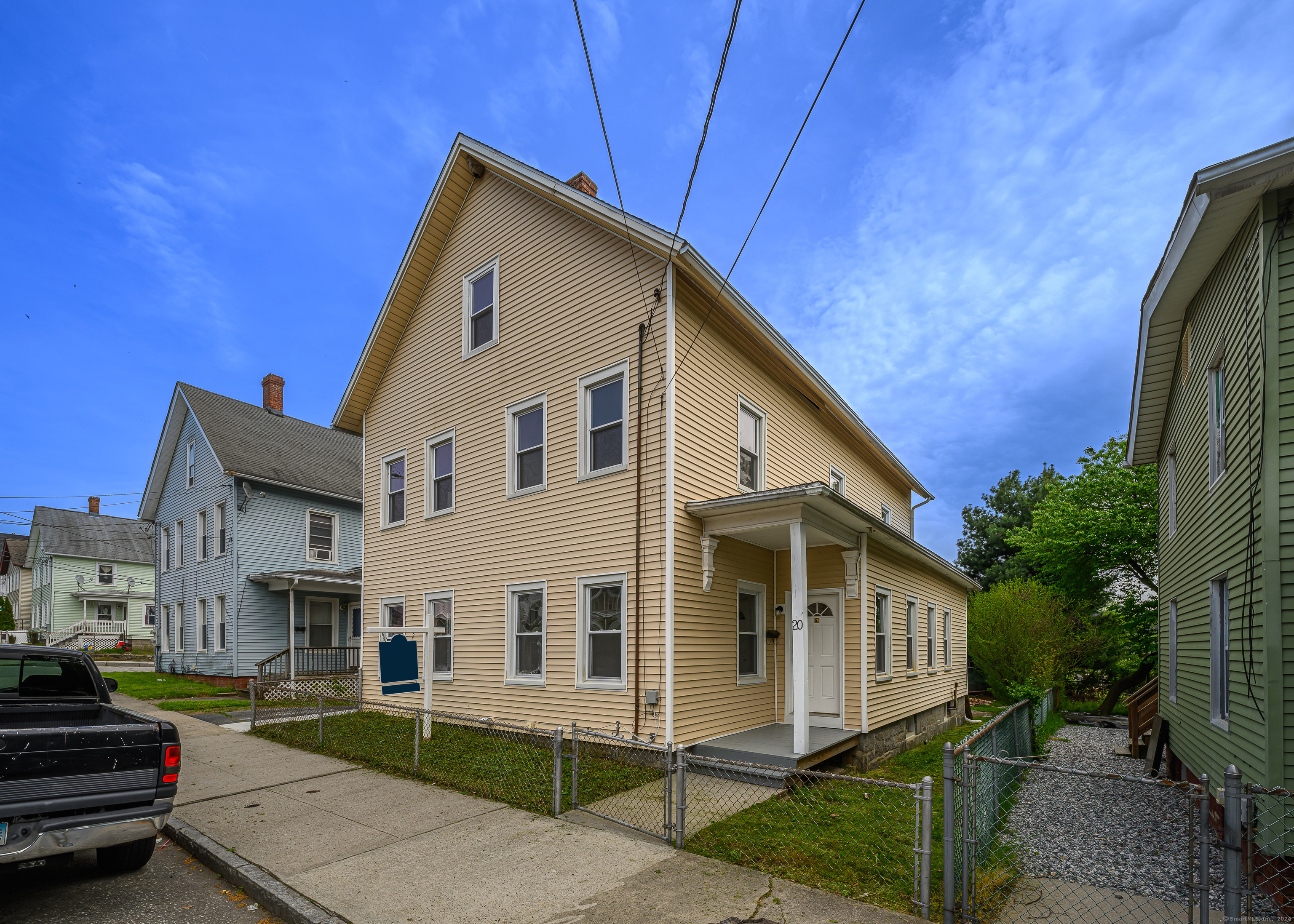 a view of house with backyard