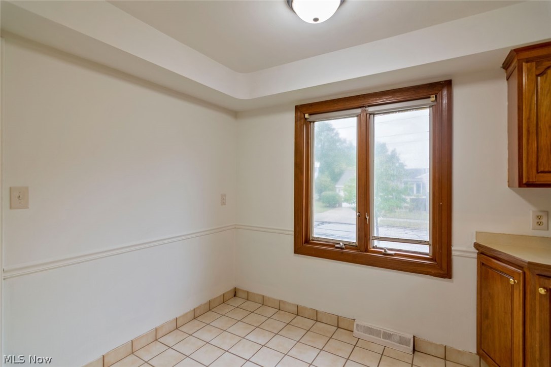 4975 Emmet Road Cleveland, OH 44124 - Photo 16 of 35 Gallery Image 16