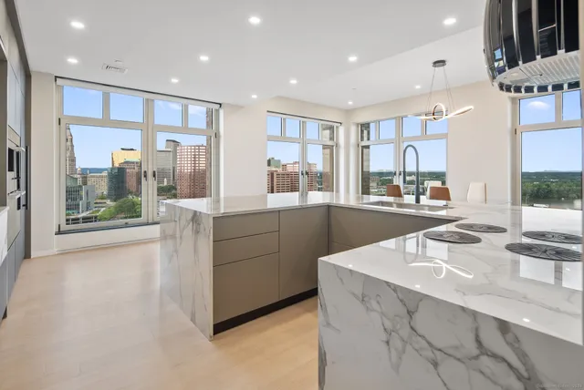 $6,950 | 235 East River Drive, Unit 1701, East Hartford, CT 06108