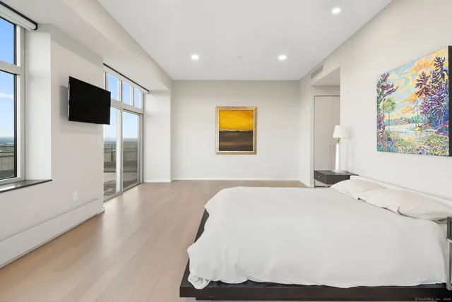 $6,950 | 235 East River Drive, Unit 1701, East Hartford, CT 06108