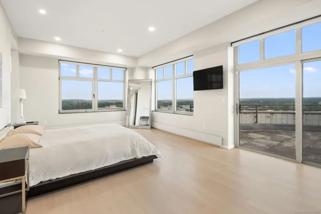 $6,950 | 235 East River Drive, Unit 1701, East Hartford, CT 06108