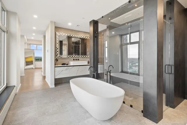 $6,950 | 235 East River Drive, Unit 1701, East Hartford, CT 06108