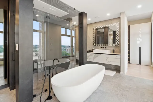 $6,950 | 235 East River Drive, Unit 1701, East Hartford, CT 06108