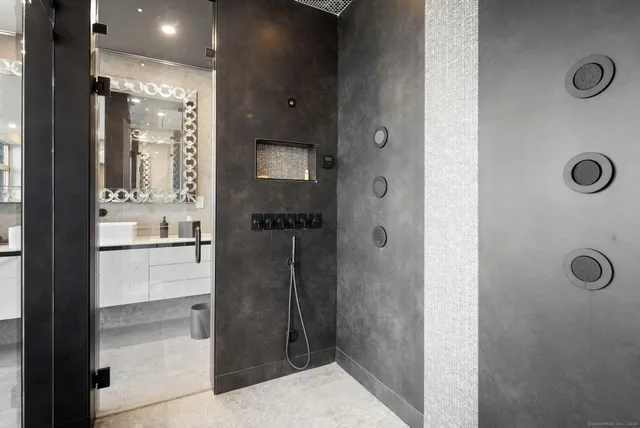 $6,950 | 235 East River Drive, Unit 1701, East Hartford, CT 06108