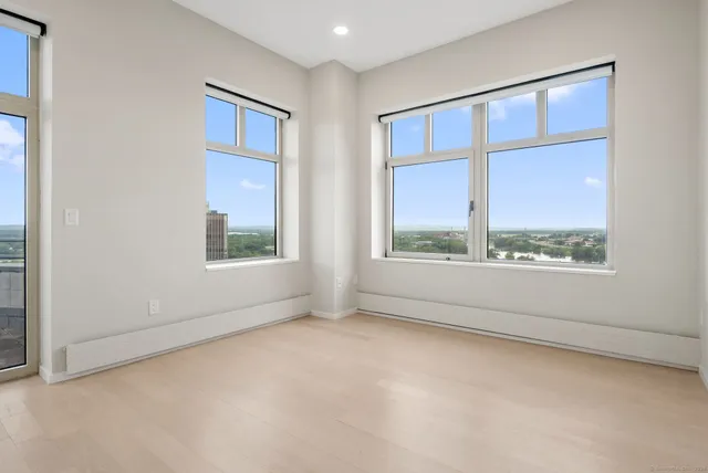 $6,950 | 235 East River Drive, Unit 1701, East Hartford, CT 06108