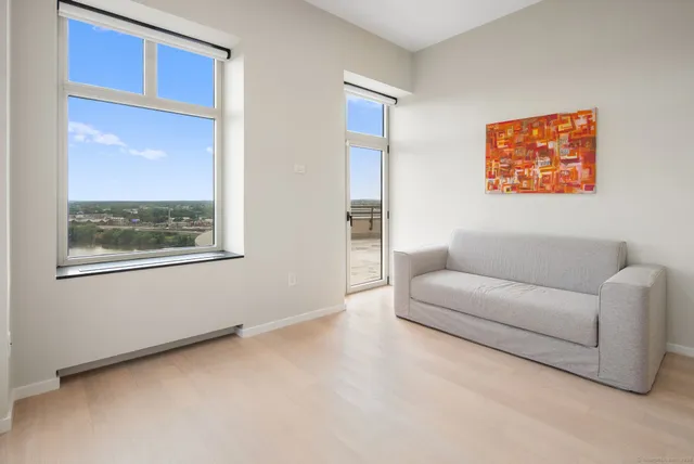 $6,950 | 235 East River Drive, Unit 1701, East Hartford, CT 06108