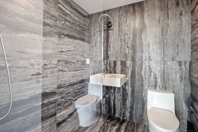 $6,950 | 235 East River Drive, Unit 1701, East Hartford, CT 06108