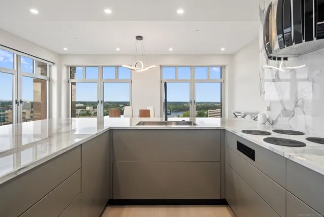 $6,950 | 235 East River Drive, Unit 1701, East Hartford, CT 06108