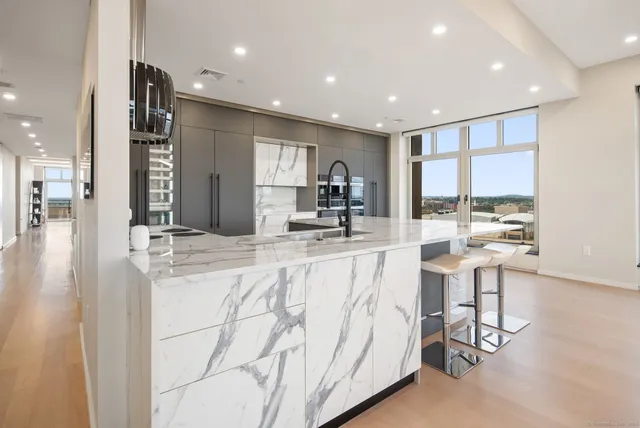 $6,950 | 235 East River Drive, Unit 1701, East Hartford, CT 06108