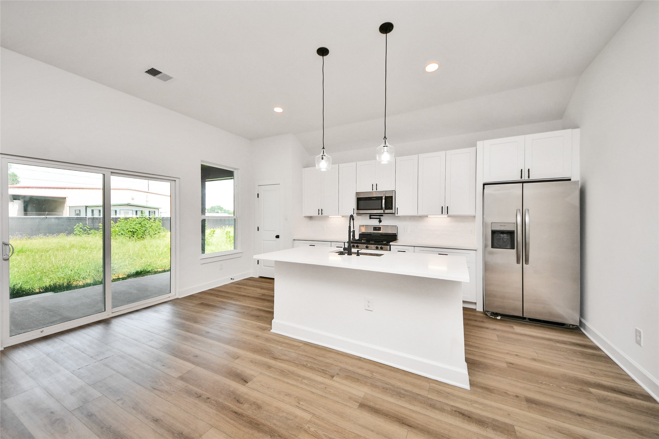 925 1st Street Hempstead, TX 77445 - Photo 12 of 38