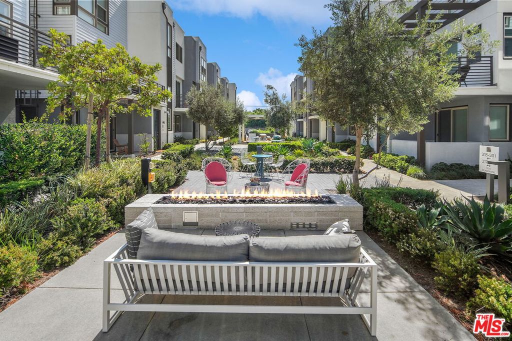 305 Placemark Irvine, CA 92614 - Photo 14 of 20 a view of a fountain with a bench in patio