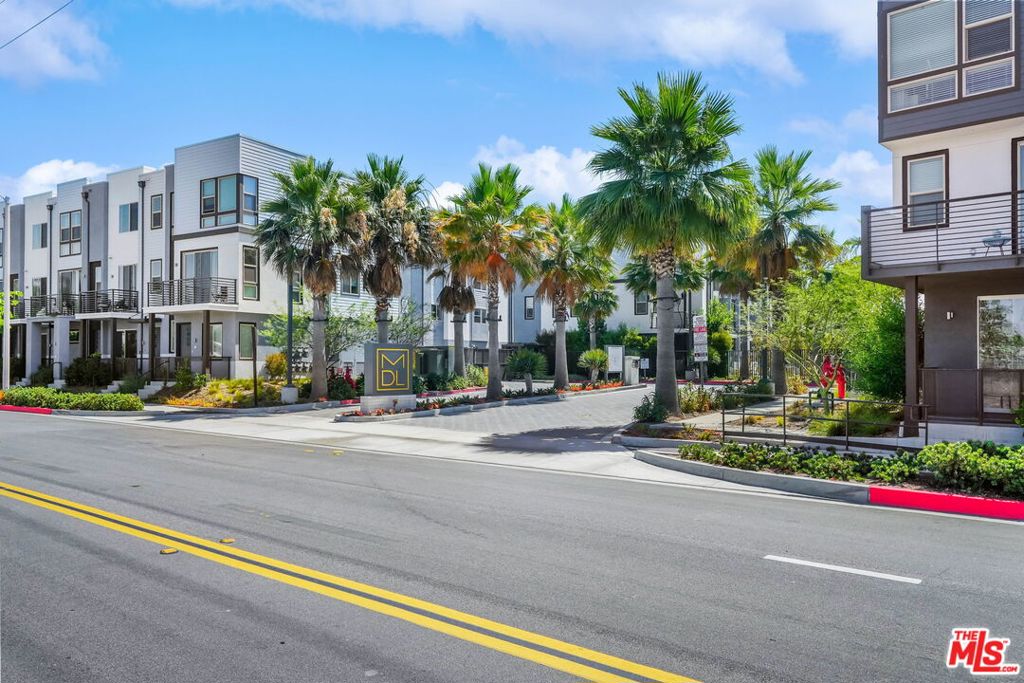 305 Placemark Irvine, CA 92614 - Photo 20 of 20 a view of street with a houses