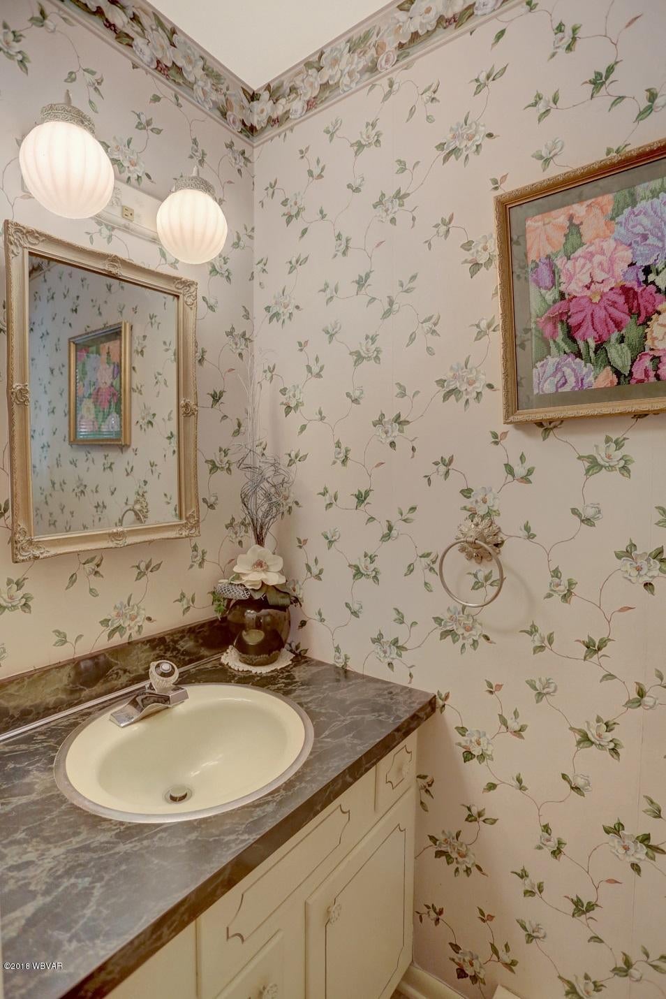 1801 Ravine Road Williamsport, PA 17701 - Photo 18 of 36 Powder Room