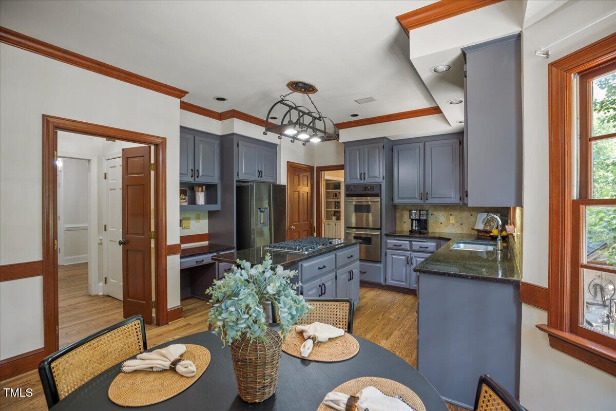 2124 Fallon Oaks Court Raleigh, NC 27608 - Photo 10 of 36 09-IMG_5014