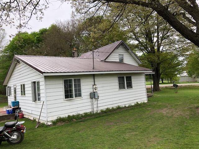 9550 West Blanchard Road Blanchard, MI 49310 - Photo 4 of 19 4 Rear