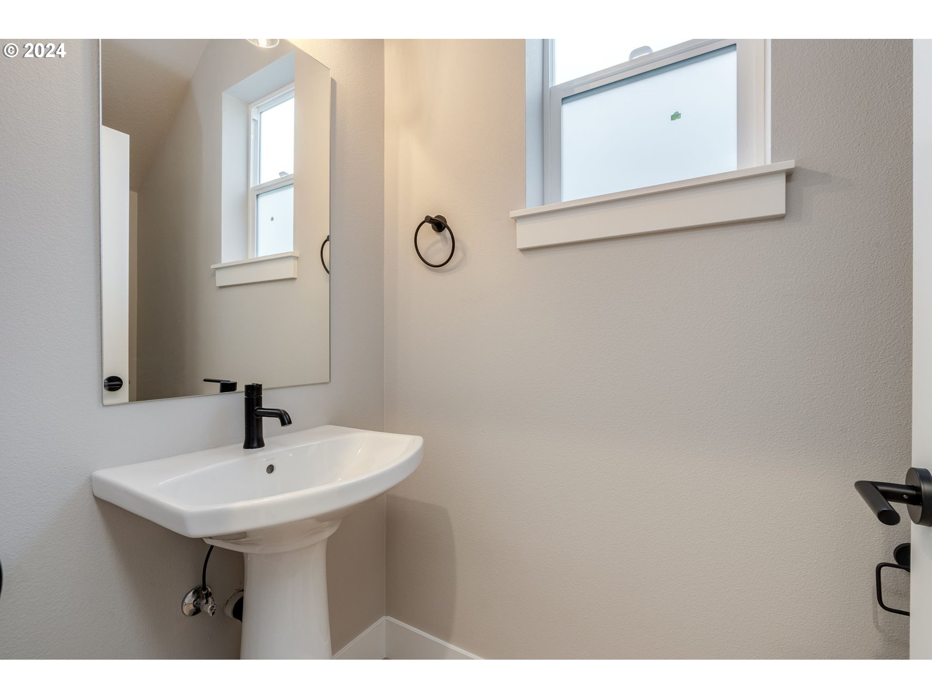 3703 South Arwana Lane Ridgefield, WA 98642 - Photo 28 of 35 a bathroom with a sink and a mirror