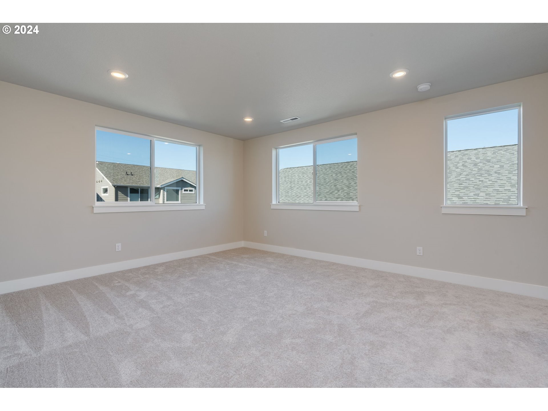 3703 South Arwana Lane Ridgefield, WA 98642 - Photo 30 of 35 a view of an empty room with a window