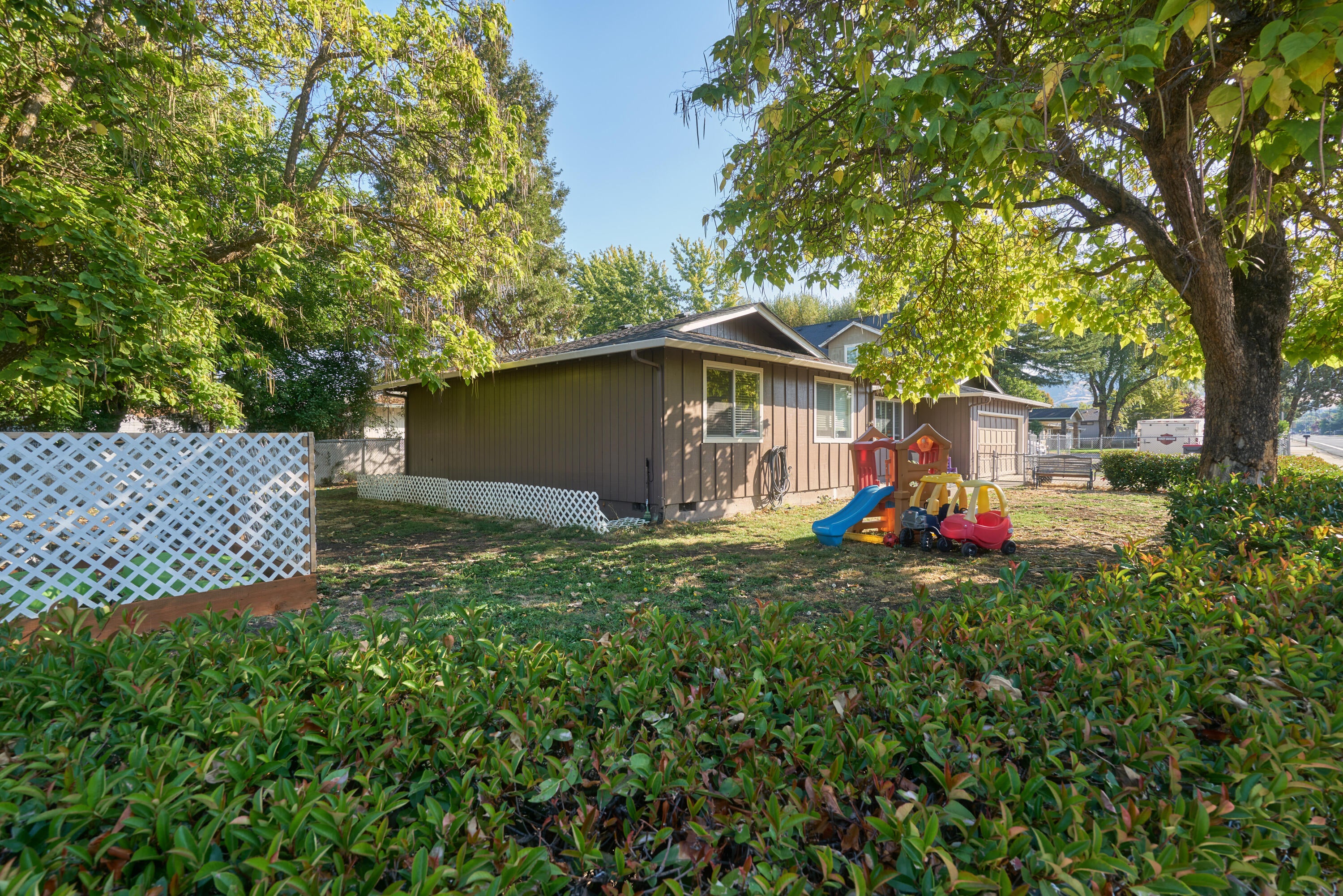 2617 Delta Waters Road Medford, OR 97504 - Photo 15 of 18 2617 Delta Waters Rd_21