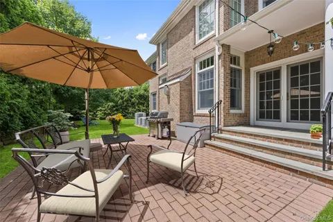$2,249,000 | 1 Cambridge Court, New Rochelle, NY 10804