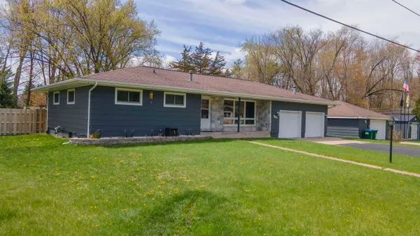 $325,000 | 707 Sunset Drive, Redgranite, WI 54970