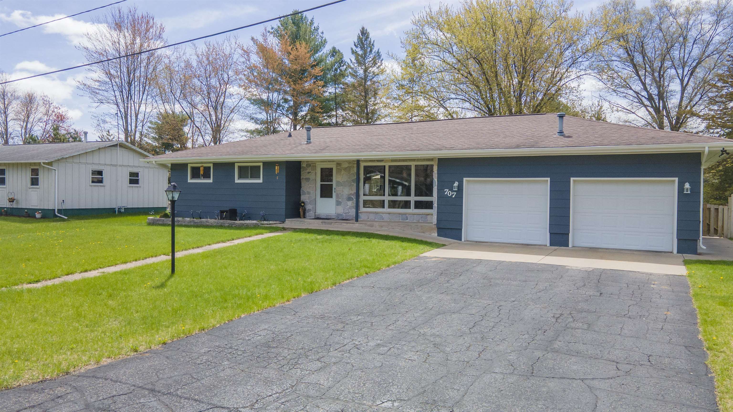 707 Sunset Drive Redgranite, WI 54970 - Photo 2 of 48